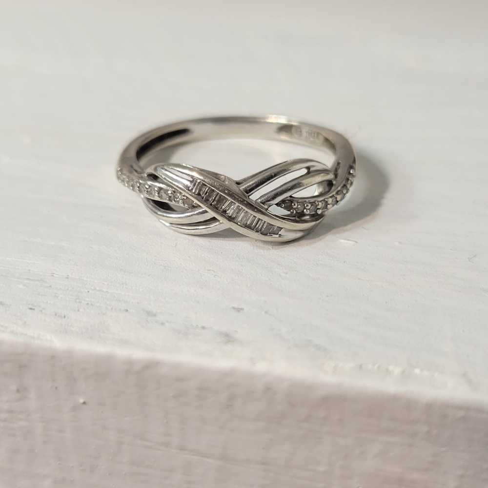 White gold infinity diamond ring size 6